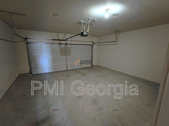 Building Photo - 3541 Falconwood Dr