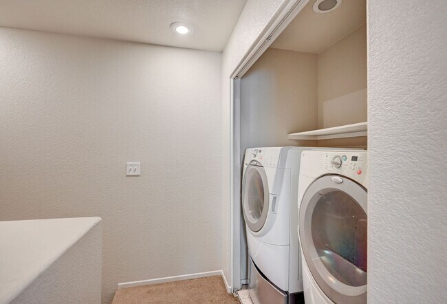 Building Photo - Beautiful 3 Bedroom Home!