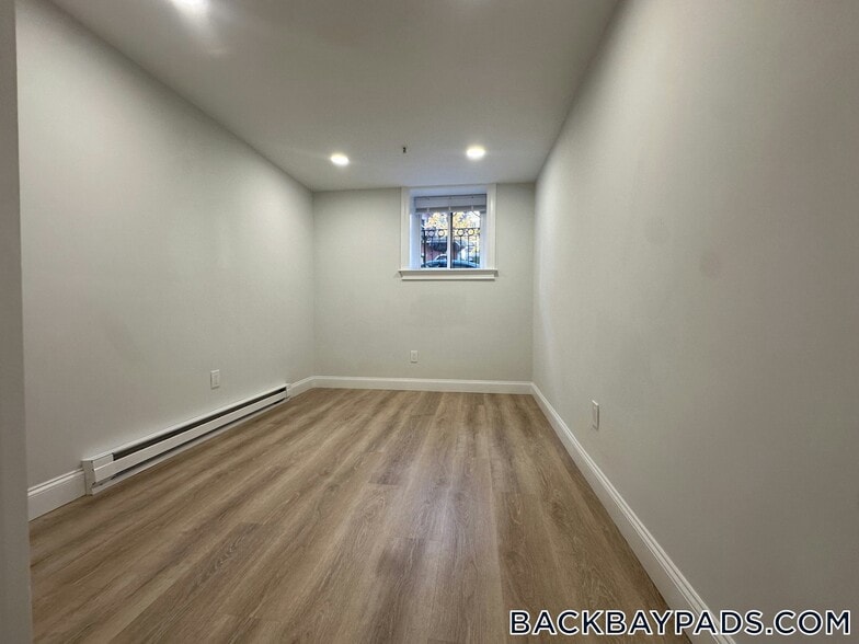 Building Photo - 529 Beacon St