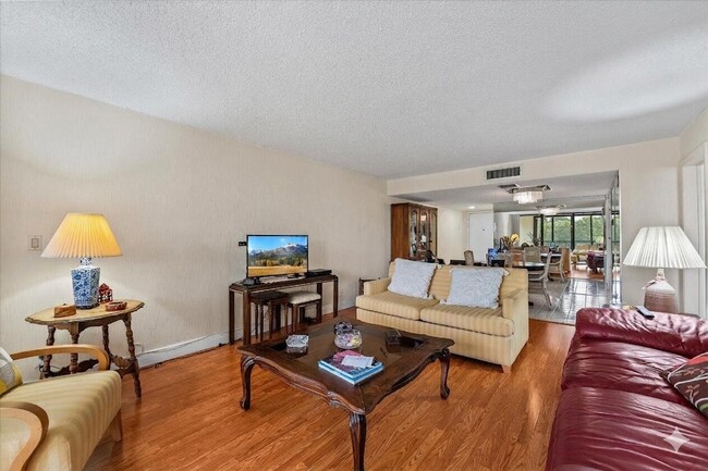 Building Photo - 16251 Golf Club Rd