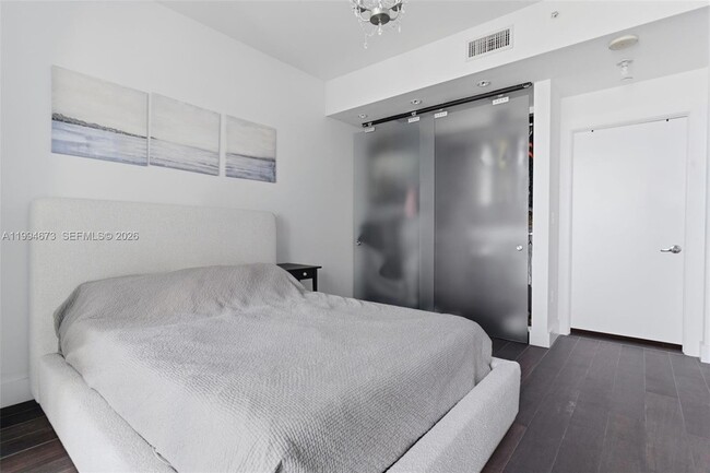 Building Photo - 900 Biscayne Blvd