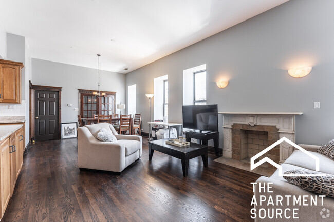 Building Photo - 646 N Damen Ave