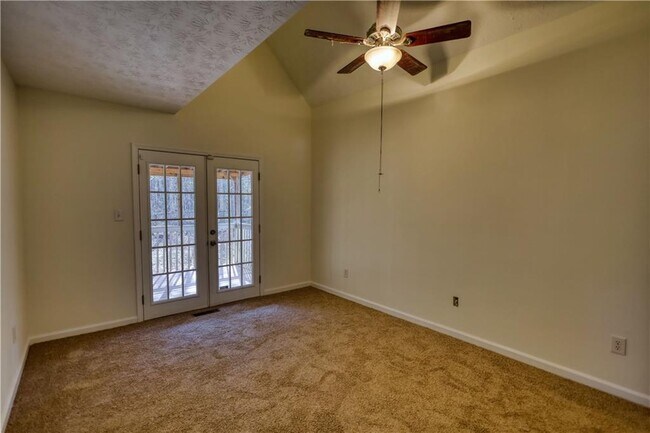 Building Photo - 2475 Nugget Dr SW