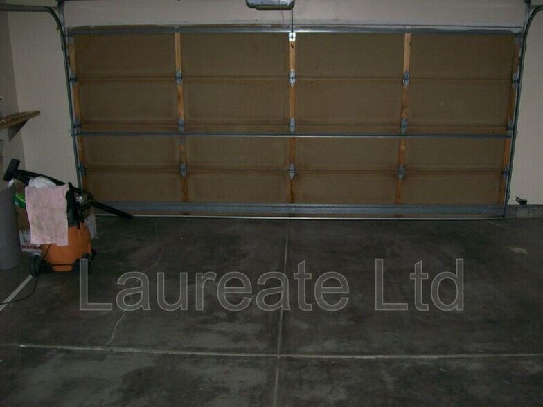 Building Photo - 8521 S Upham Way