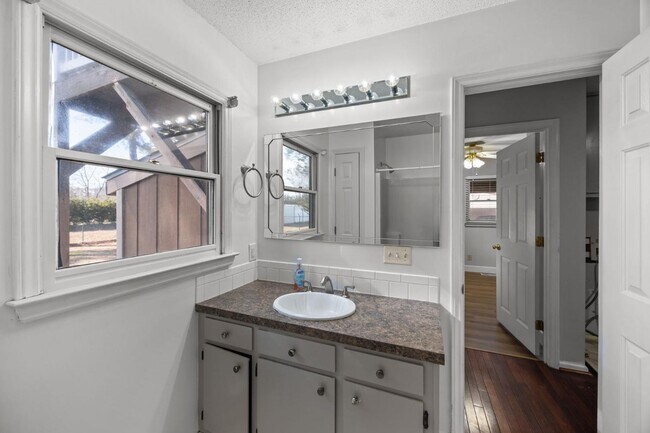 Building Photo - 4984 HWY 264