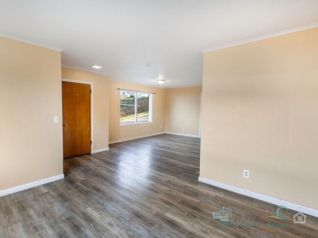 Building Photo - $500 OFF Special - Beautiful 4 Bed/1 Bath Home in Astoria
