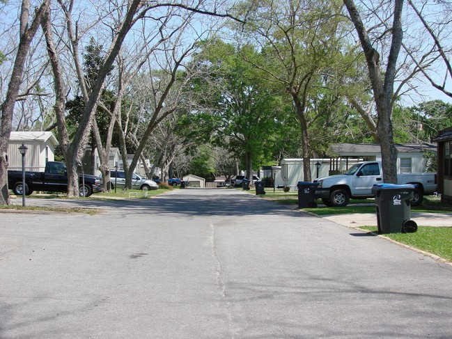 Primary Photo - De La Be Forest Mobile Home park