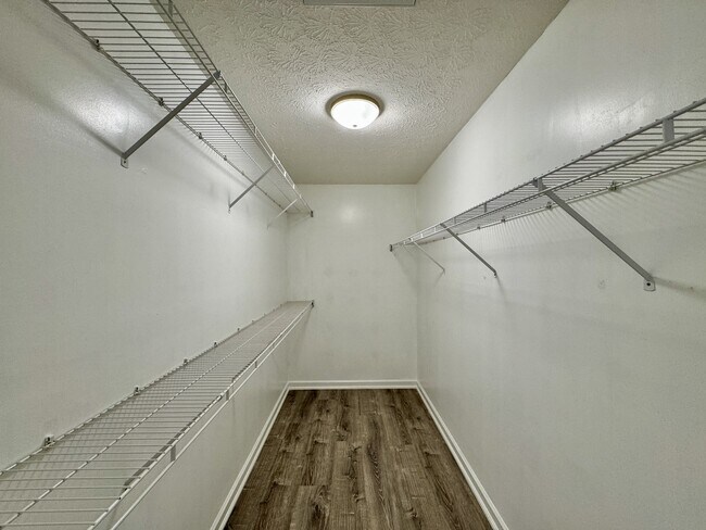 Building Photo - 101 Pinewood Dr