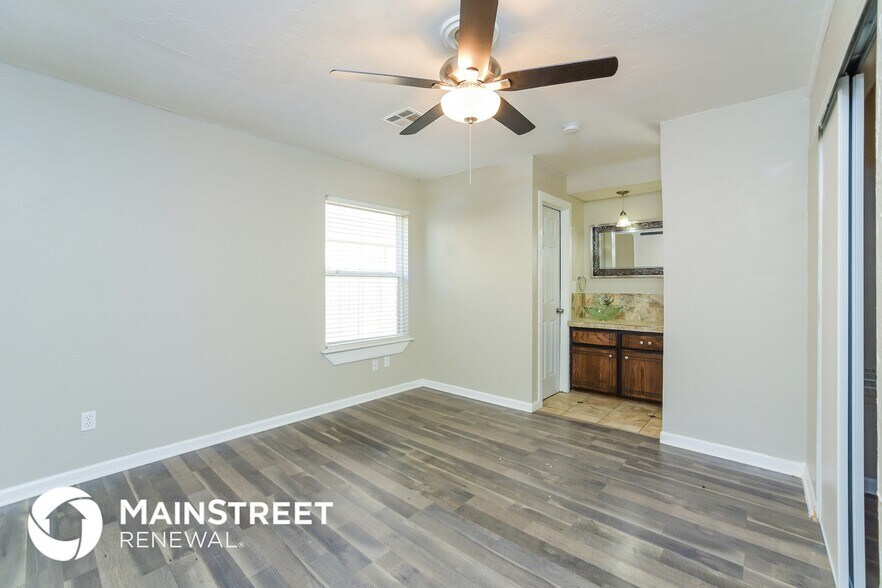 Building Photo - 700 SW 12th St