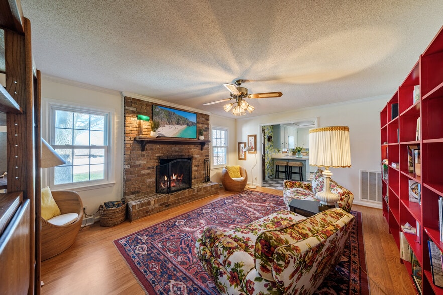 Living Room - 510 Hemingway Dr