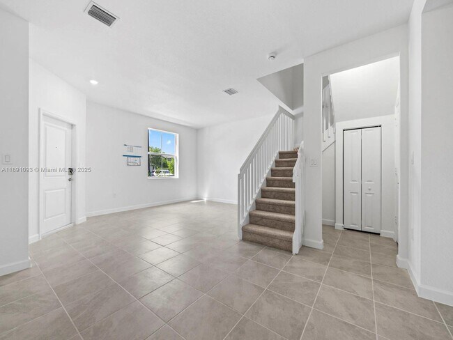 Building Photo - 1513 SE 27th Rd