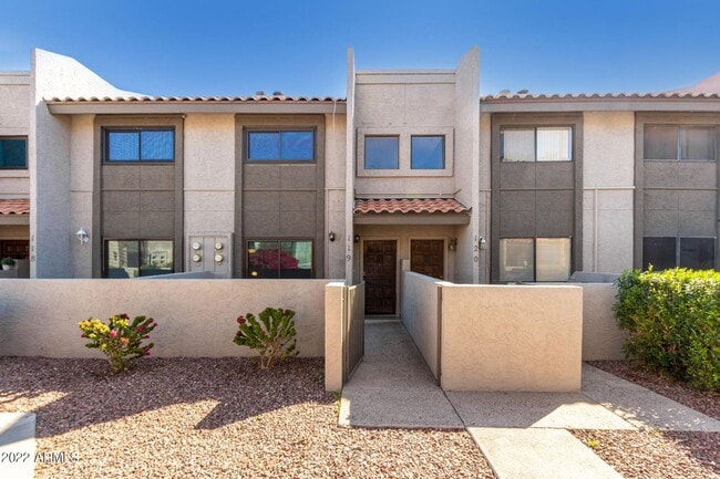 Building Photo - Charming 2 Bed 2 Bath Townhome near Downto...
