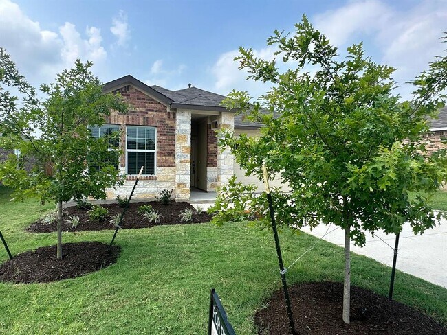 Building Photo - 121 Seminole Dr