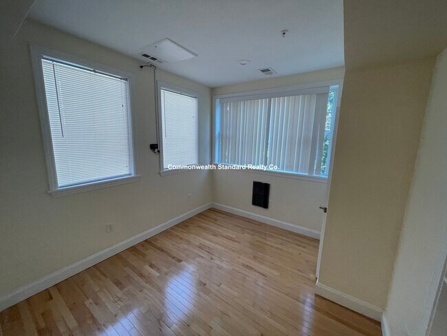 Building Photo - 1801 Beacon St