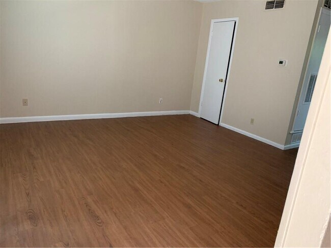 Building Photo - 2319 Greenfield Pkwy