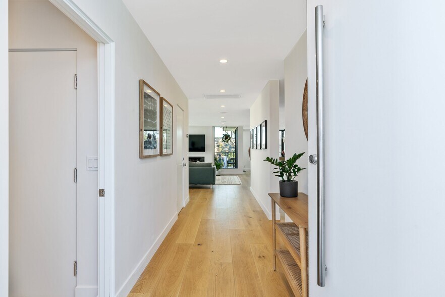 Building Photo - 3632 Beverly Ridge Dr