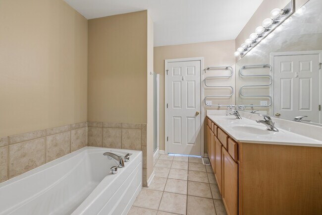 Building Photo - 2326 Sunshine Ln