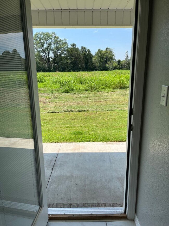 Building Photo - COX-NORTHRIDGE DRIVE TOWNHOMES