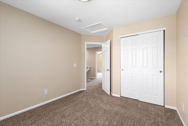 Building Photo - 9320 Cove Creek Dr