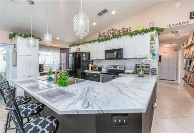 Building Photo - 2358 Harbor Town Dr