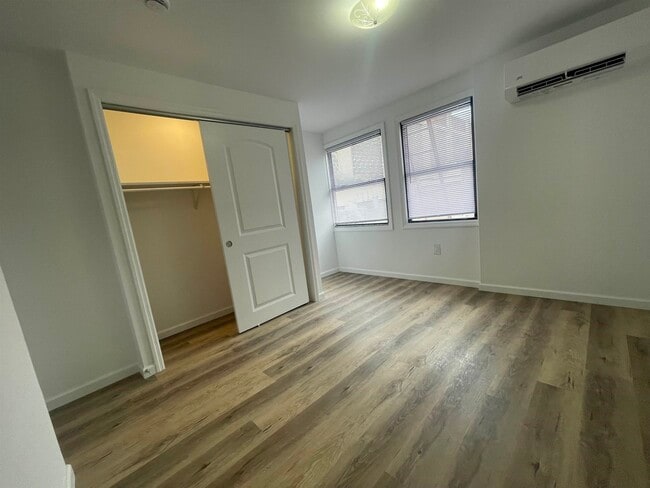 Building Photo - 416 10TH St