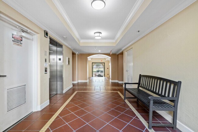 Building Photo - 630 S Sapodilla Ave
