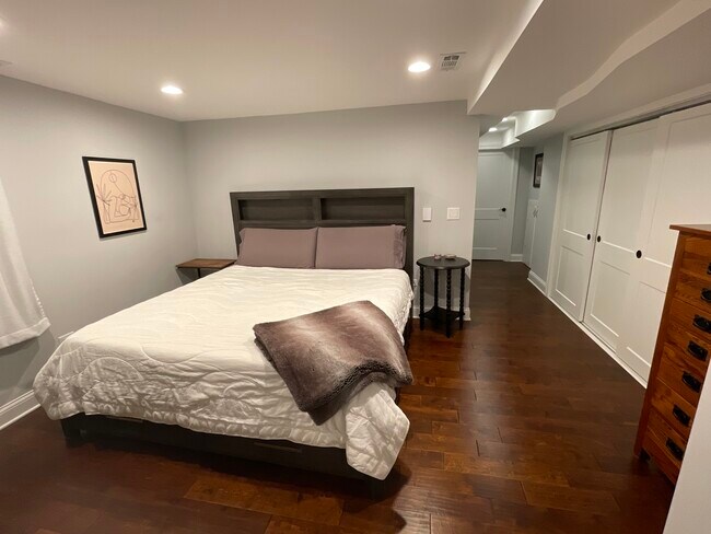 Master Bedroom - 2717 N Artesian Ave