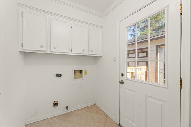 Building Photo - 15751 Fern Basin Dr