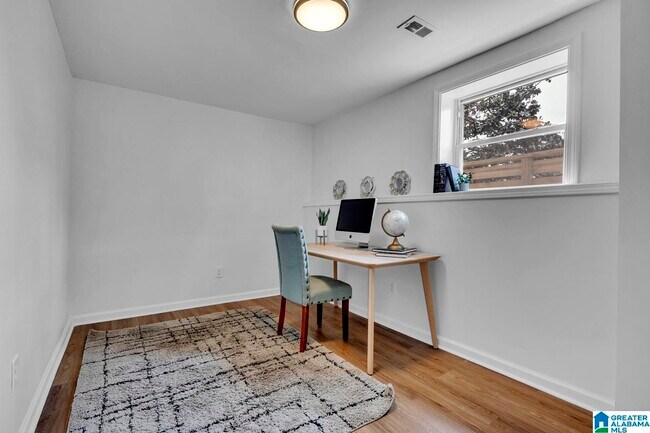 Building Photo - 917 S Forrest Dr