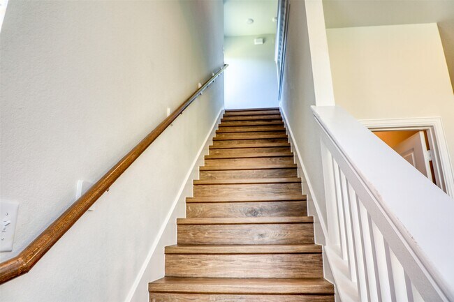 Building Photo - 410 Magnolia Ln