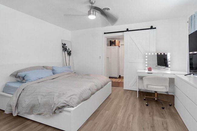 Building Photo - 2233 SE 15th St