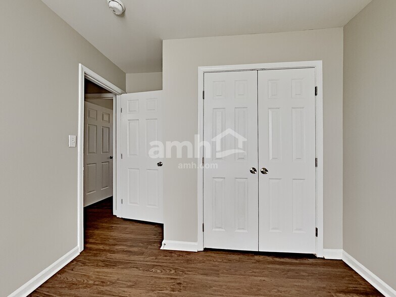 Building Photo - 113 Barrington Dr