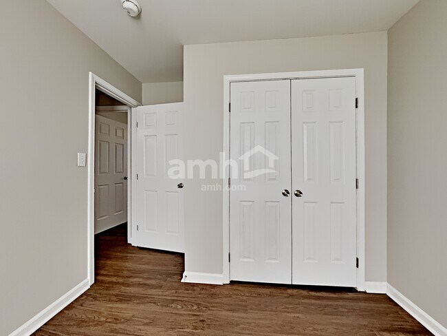 Building Photo - 113 Barrington Dr