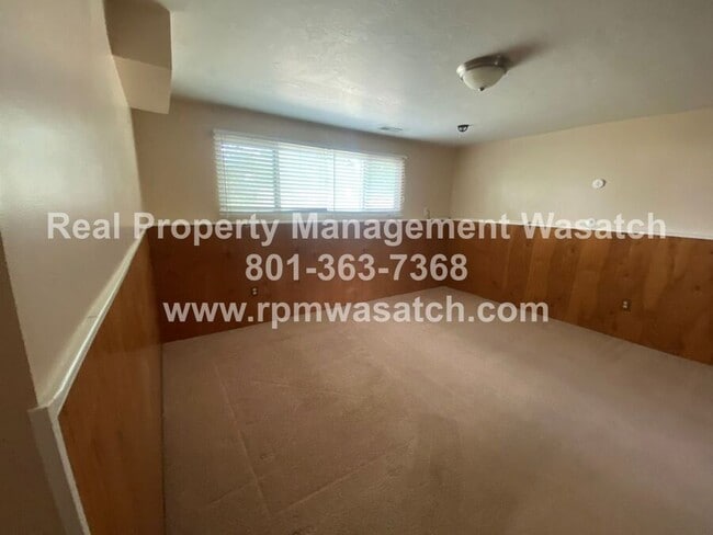 Building Photo - 1098 E Violet Cir