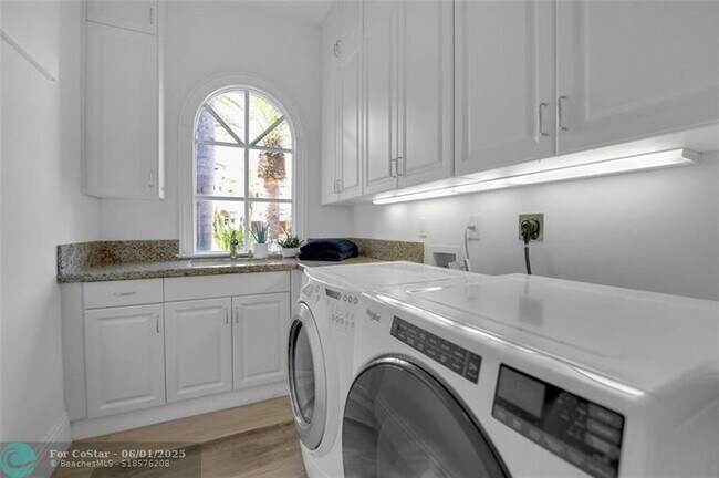 Building Photo - 3311 NE 57th Ct