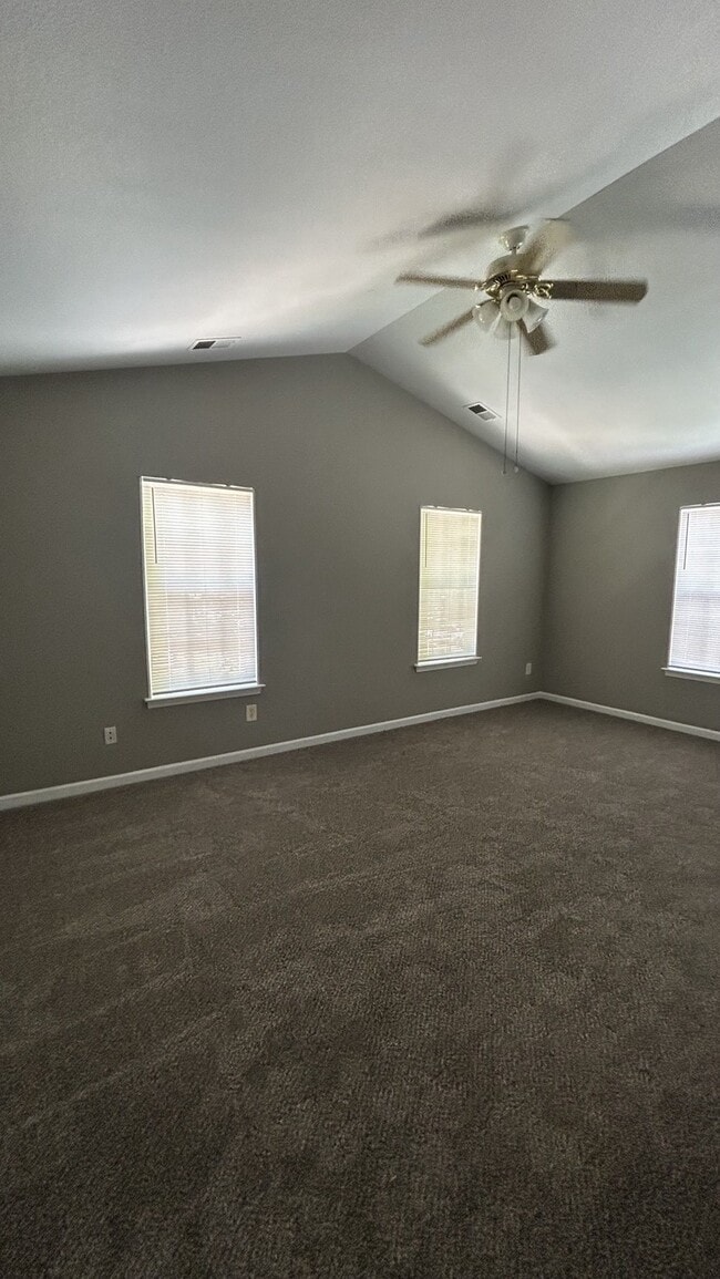Building Photo - 2840 Oasis Ln