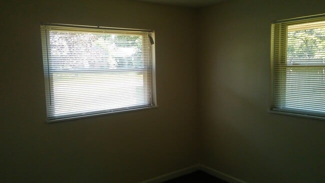 Building Photo - MASON,OHIO - 3 BED, 1  BATH, FAMILY ROOM  $1600  1st month rent free