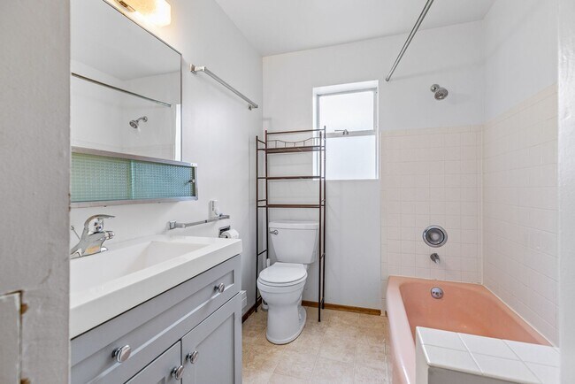 Building Photo - 5152