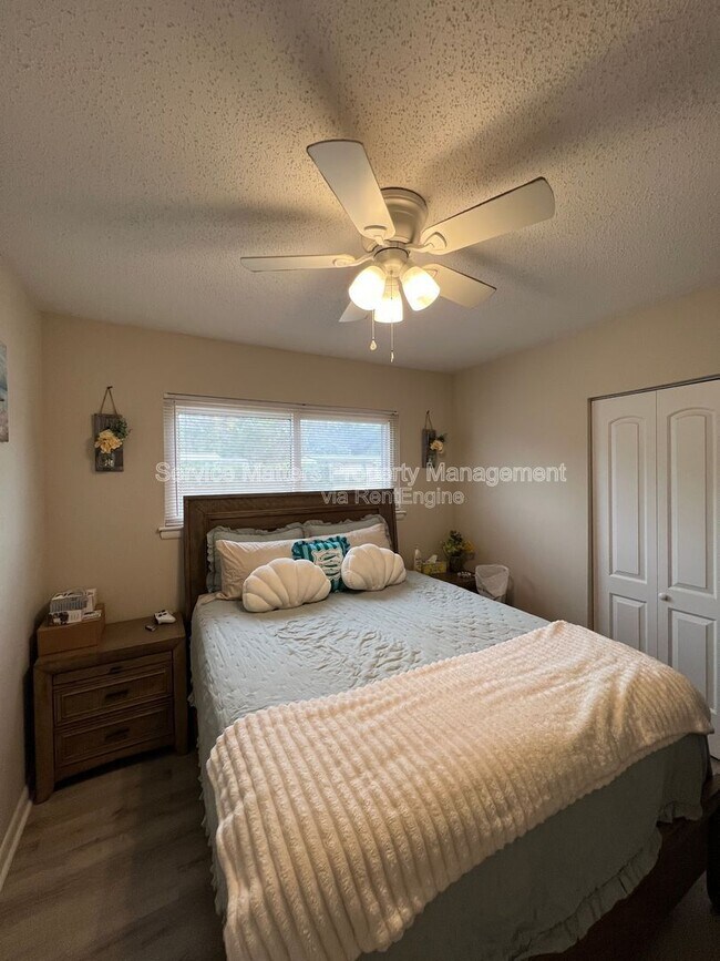 Building Photo - 303 Newcastle Dr