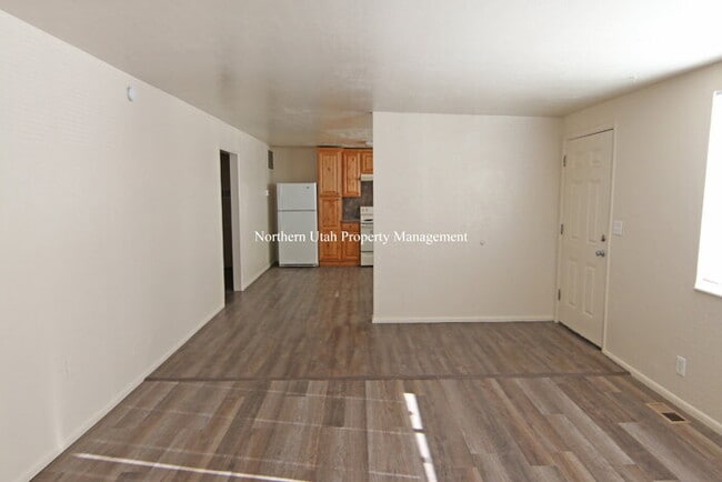 Building Photo - 3 Bed 1 Bath Duplex