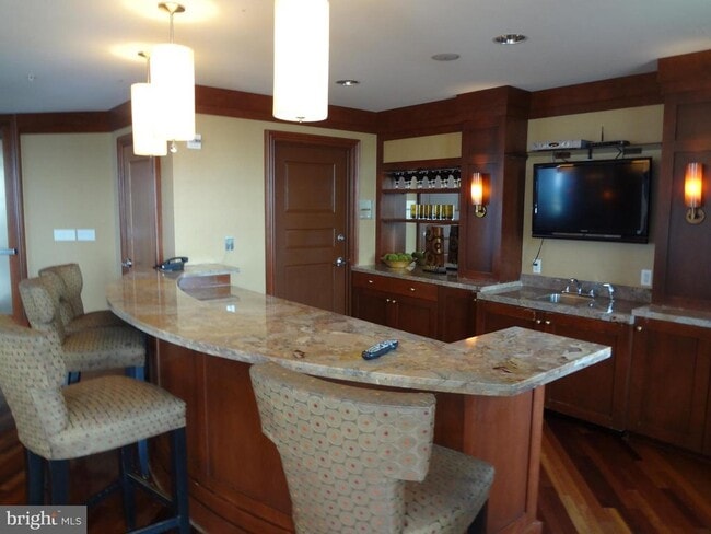 Building Photo - 8220 Crestwood Heights Dr