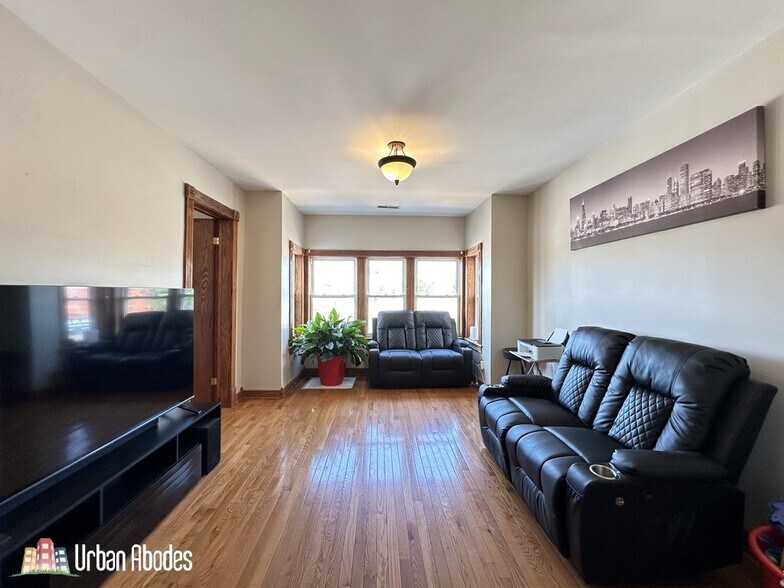 Building Photo - 3532 N Elston Ave