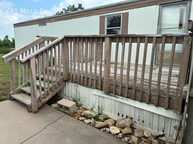 Building Photo - 661 W Mills Dr