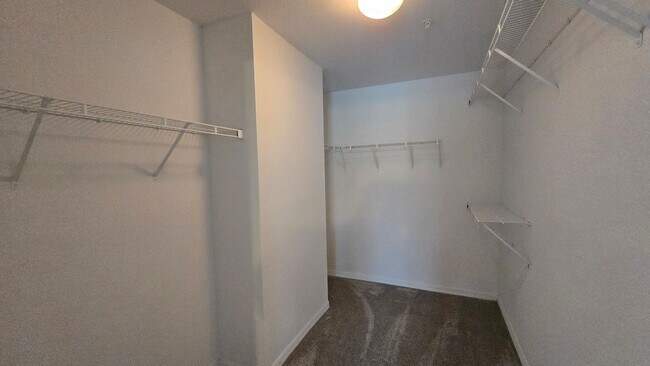 Building Photo - Spacious 2 Bed, 2 Bath Condo in Gated Comm...