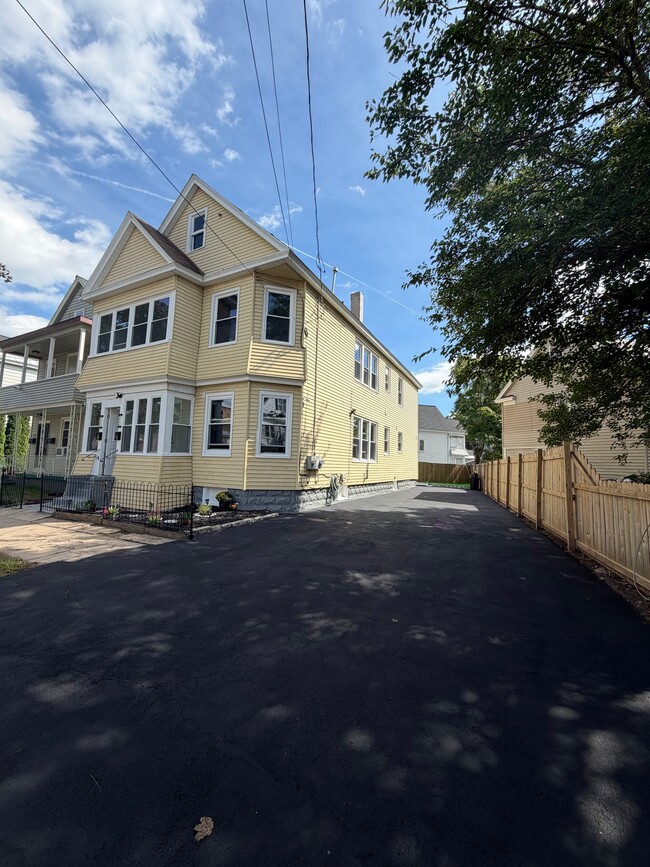 Building Photo - 1328 9th Ave