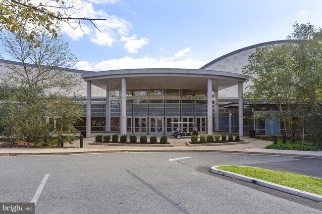 Building Photo - 10655 Montrose Ave