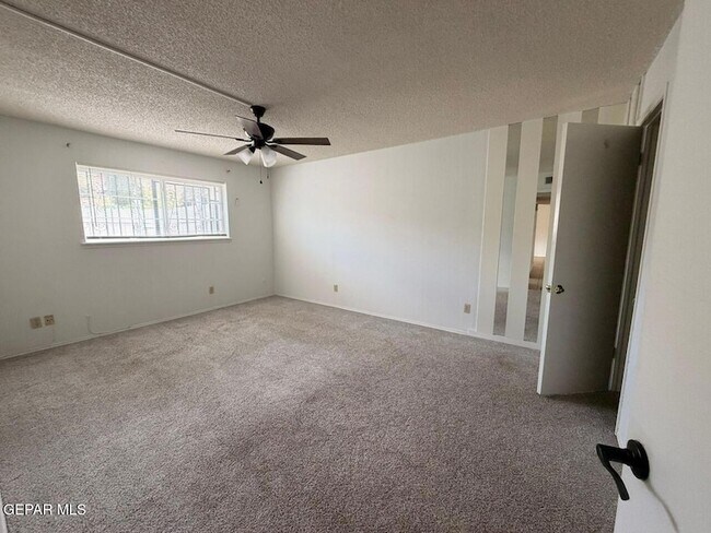 Building Photo - 6700 Escondido Dr