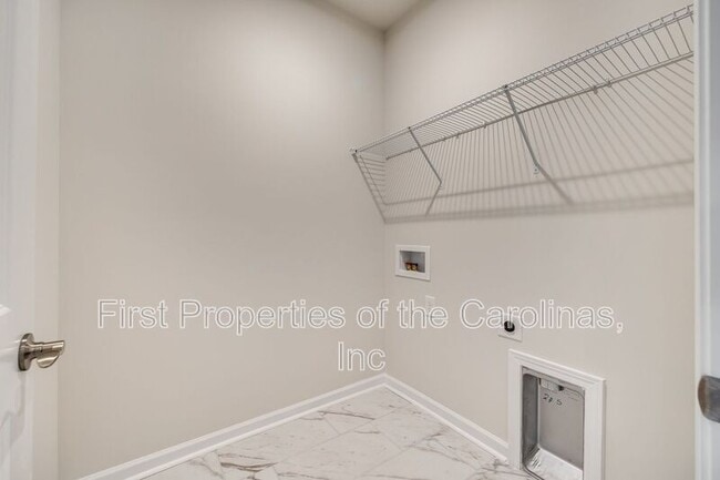 Building Photo - 229 Brks Spgs Dr