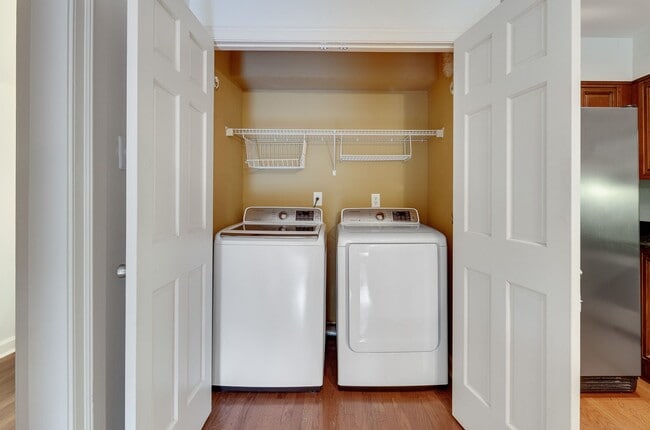 Building Photo - Fall Special - 1/2 off first month's rent!
