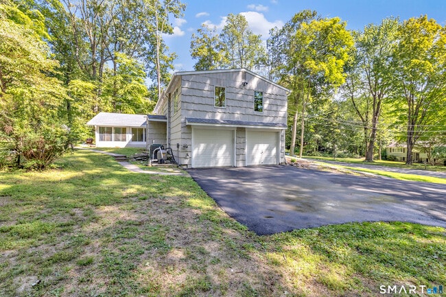 Building Photo - 48 Crestwood Rd